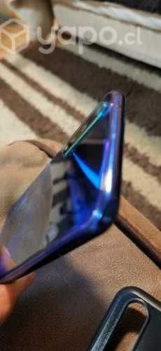 Celular Huawei Nova 5T con carcasa de TWICE