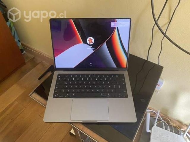 Mac book pro, prácticamente nuevo