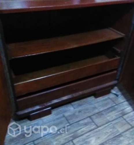 Cómoda bombe restaurada