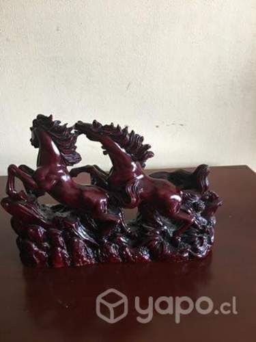 Hermosa figura con 3 caballos