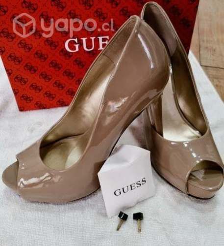 Zapatos medio abierto