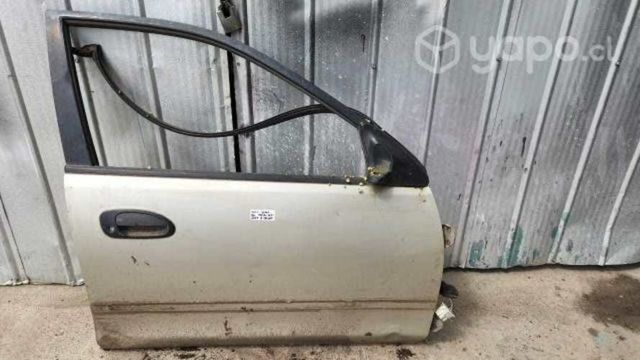 Puerta delantera derecha mazda arti 1995