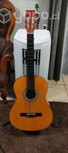 Guitarra clásica acústica Santana