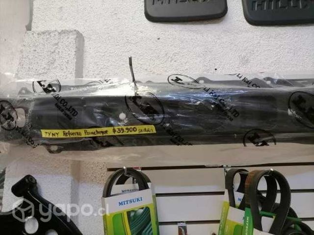 Refuerzo parachoque ty new yaris