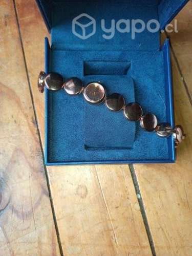 Reloj pulsera marca Donna Karan modelo NY 8868