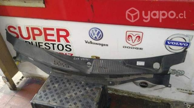 Rejilla torpedo dodge caliber 2008