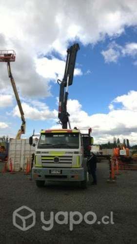 Camion pluma. Traslado Contenedores. Montajes