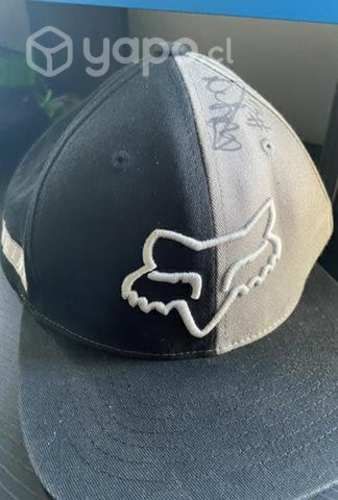 Gorro fox racing autografiado por wade young