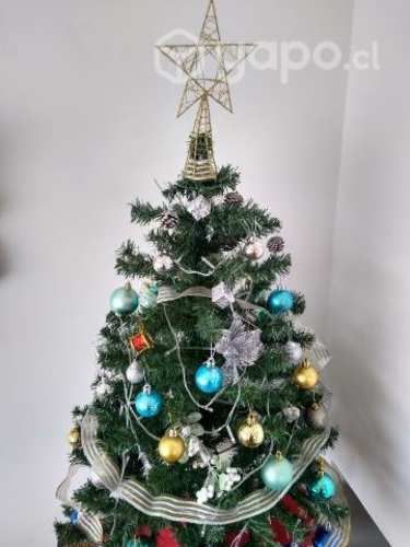 Árbol de navidad con adornos