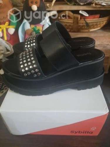 Lindas chalas o sandalias con plataforma