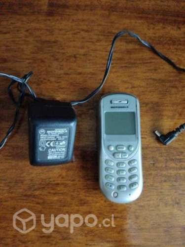 Celular Motorola Antiguo con cargador