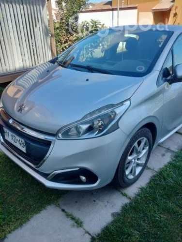 Peugeot 208 impecable petrolero
