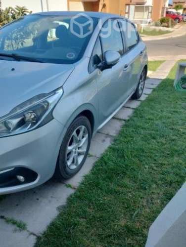 Peugeot 208 impecable petrolero