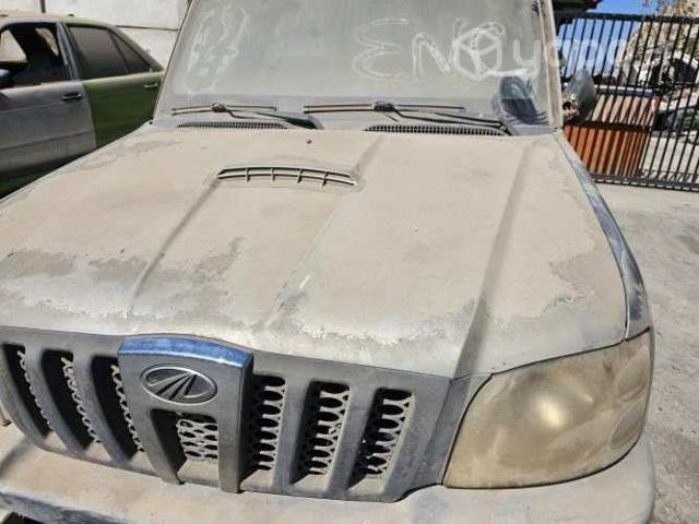 Capot mahindra pick up