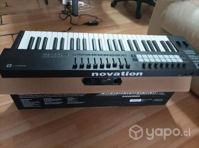 Controlador MIDI Novation Launchkey 49 teclas