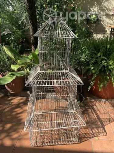 Jaula metálica para pájaros