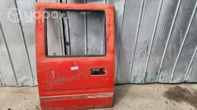 Puerta trasera izquierda chevrolet luv 90