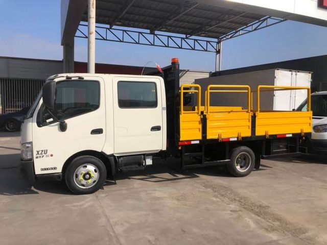 Arriendo Hino Doble Cabina 2024