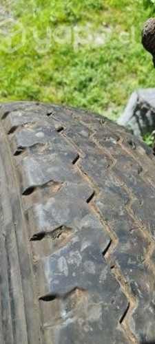 Buen Neumatico con llanta triangle 11R 22.5 usado