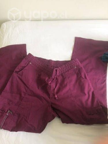 Traje clinico burdeo talla m