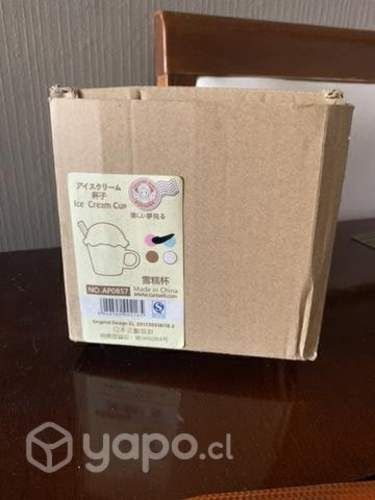 Tazón de helado rosa nuevo