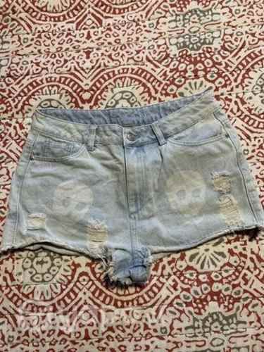 Short con calaveras
