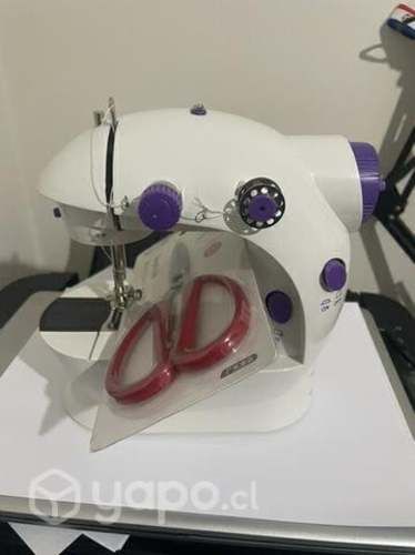 Mini máquina de coser con tijera