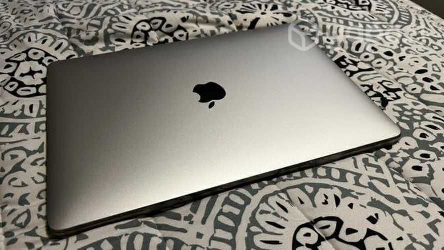 Macbook pro touch bar 13" 256 gb 8gb ram 1.4 ghzqc