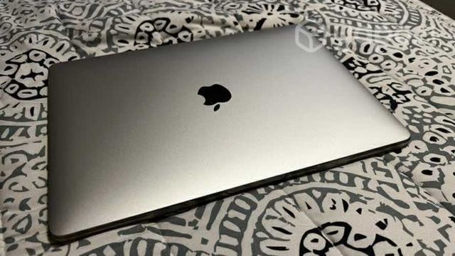 Macbook pro touch bar 13&quot; 256 gb 8gb ram 1.4 ghzqc