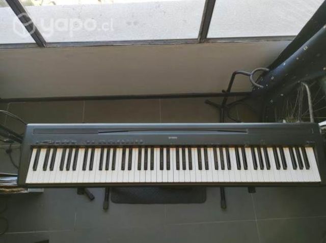 Piano digital Yamaha P95 + funda y pedal
