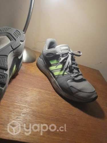 Zapatilla adidas