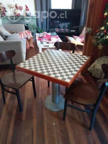 Mesa con 4 sillas