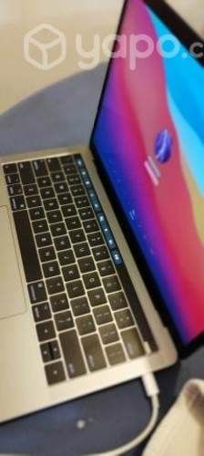 Macbook Pro 13&quot; 2017 Intel i7, 16 GB RAM 256gb SSD