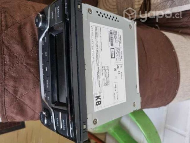 Radio Nissan NP300 con detalle