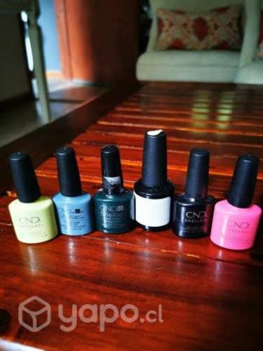 Maleta con ruedas y materiales manicure