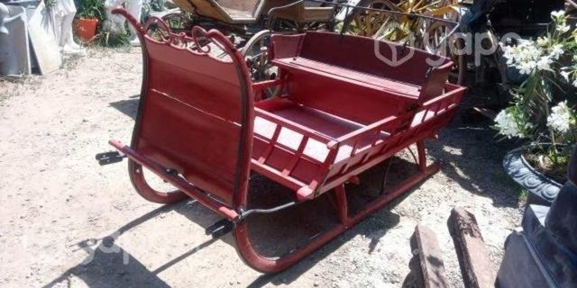 Legitimo antiguo trineo de renos Finlandes