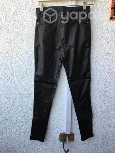 Pantalón de cuerina talla 38/40