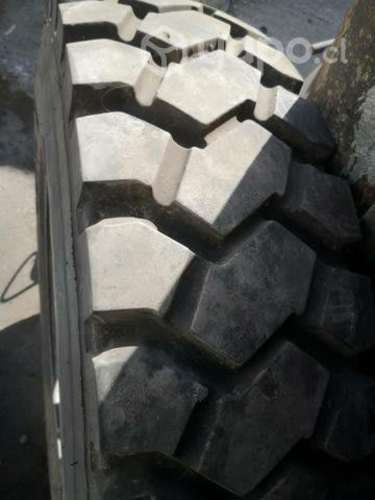 Llanta con neumatico repuesto para camión