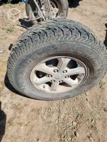 Llanta con neumático mitsubishi L200 año 2016