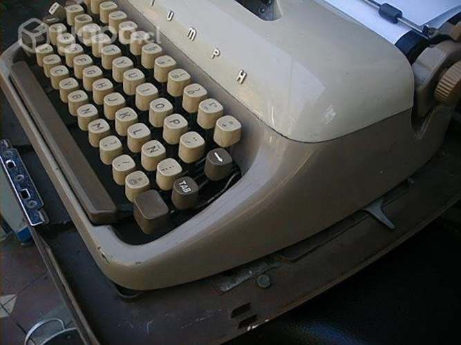 Maquina de escribir antigua TRIUMPH
