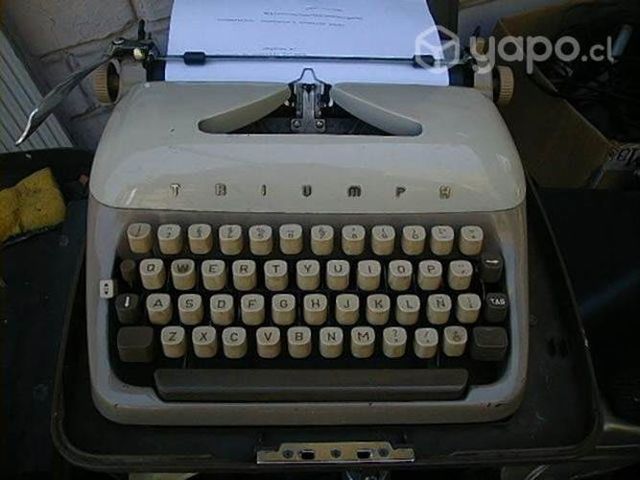 Maquina de escribir antigua TRIUMPH