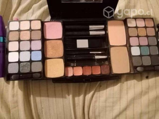 Maquillaje nuevo y lentes de sol