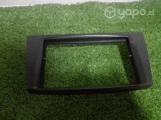 Bisel para radio con pantalla Suzuki swift 2018