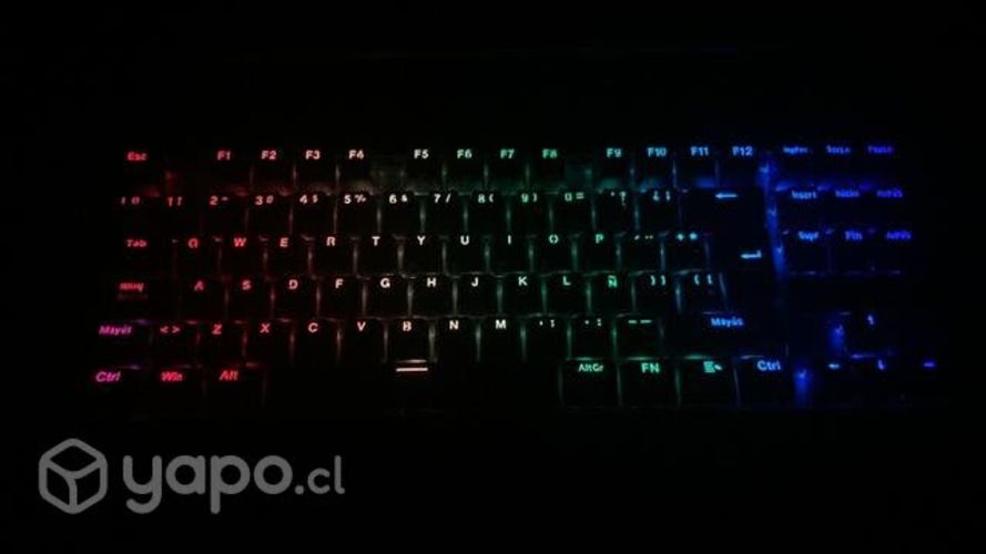 Teclado mecánico redragon kumara k552 muy bueno
