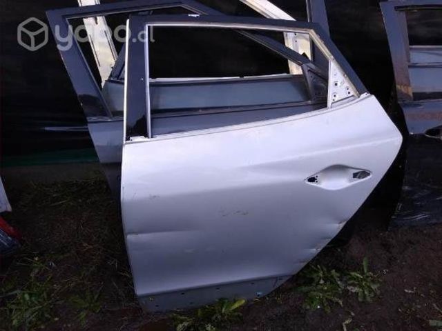 Puerta Hyundai Tucson trasera izquierda 10 a 15