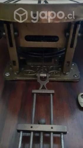 Reloj mural de péndulo antiguo