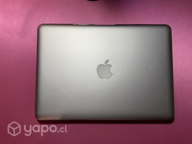 MacBook Pro 2012 + mouse inalámbrico + carcasa