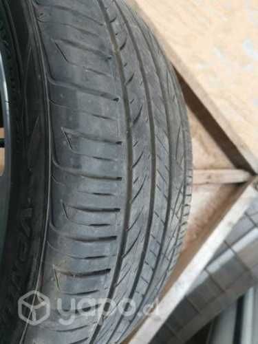 4 llantas con neumáticos usados como nuevo
