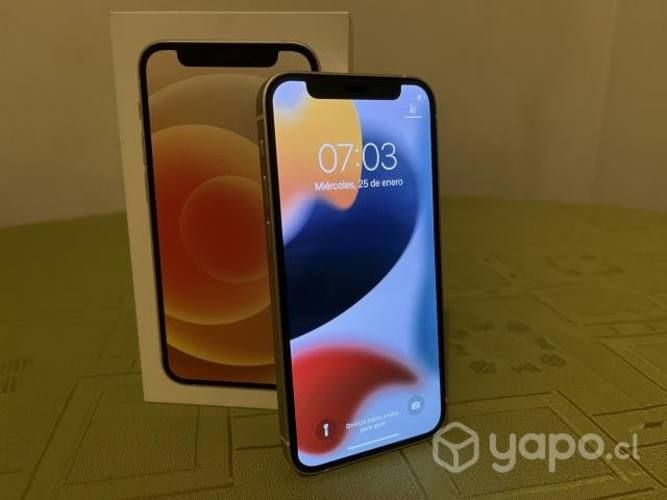 IPhone 12 mini blanco con batería al 100%