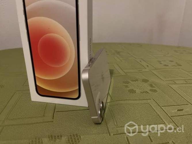 IPhone 12 mini blanco con batería al 100%